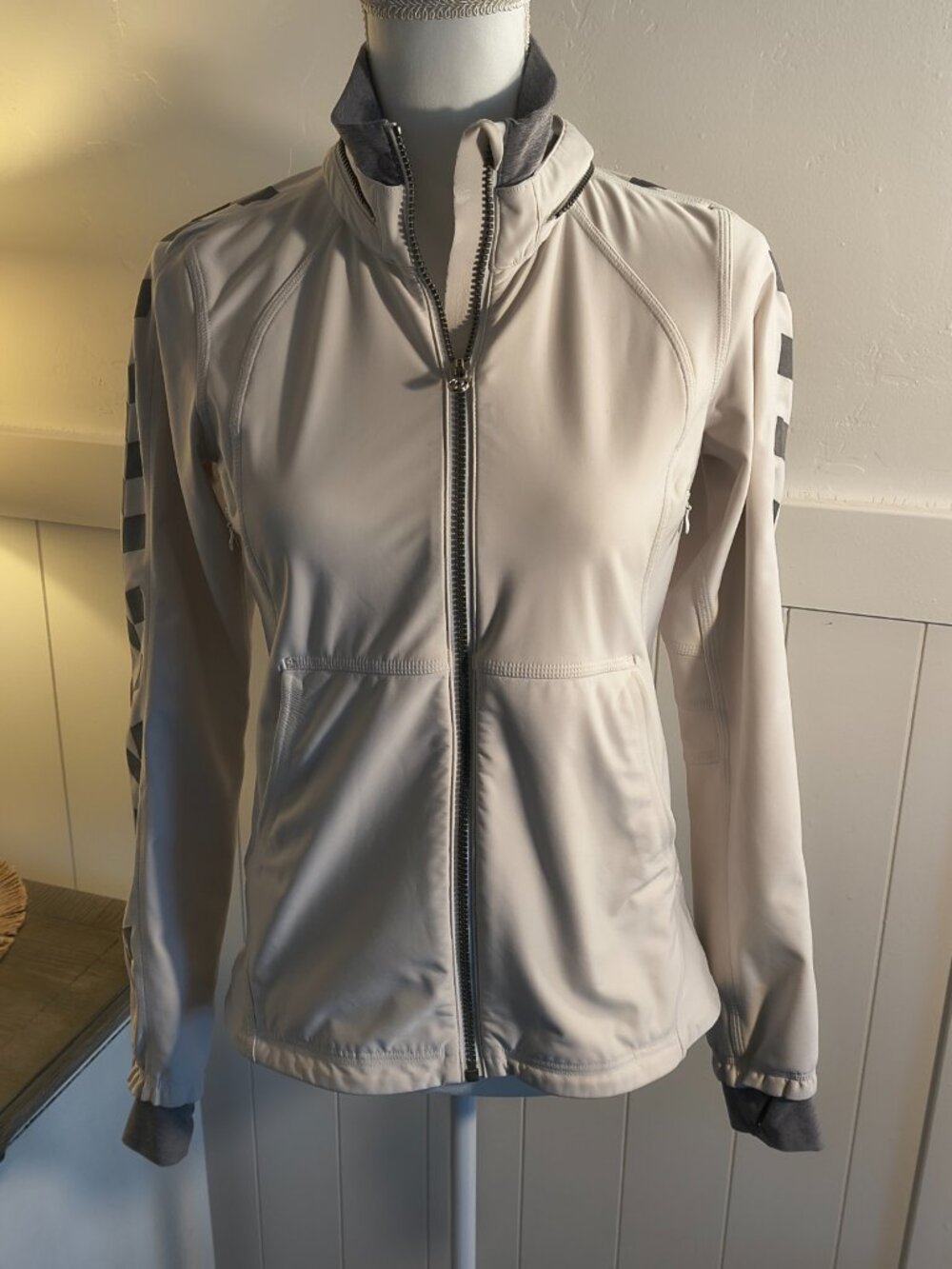 lululemon Size 4 White Jacket with Gray Checker Sleeves